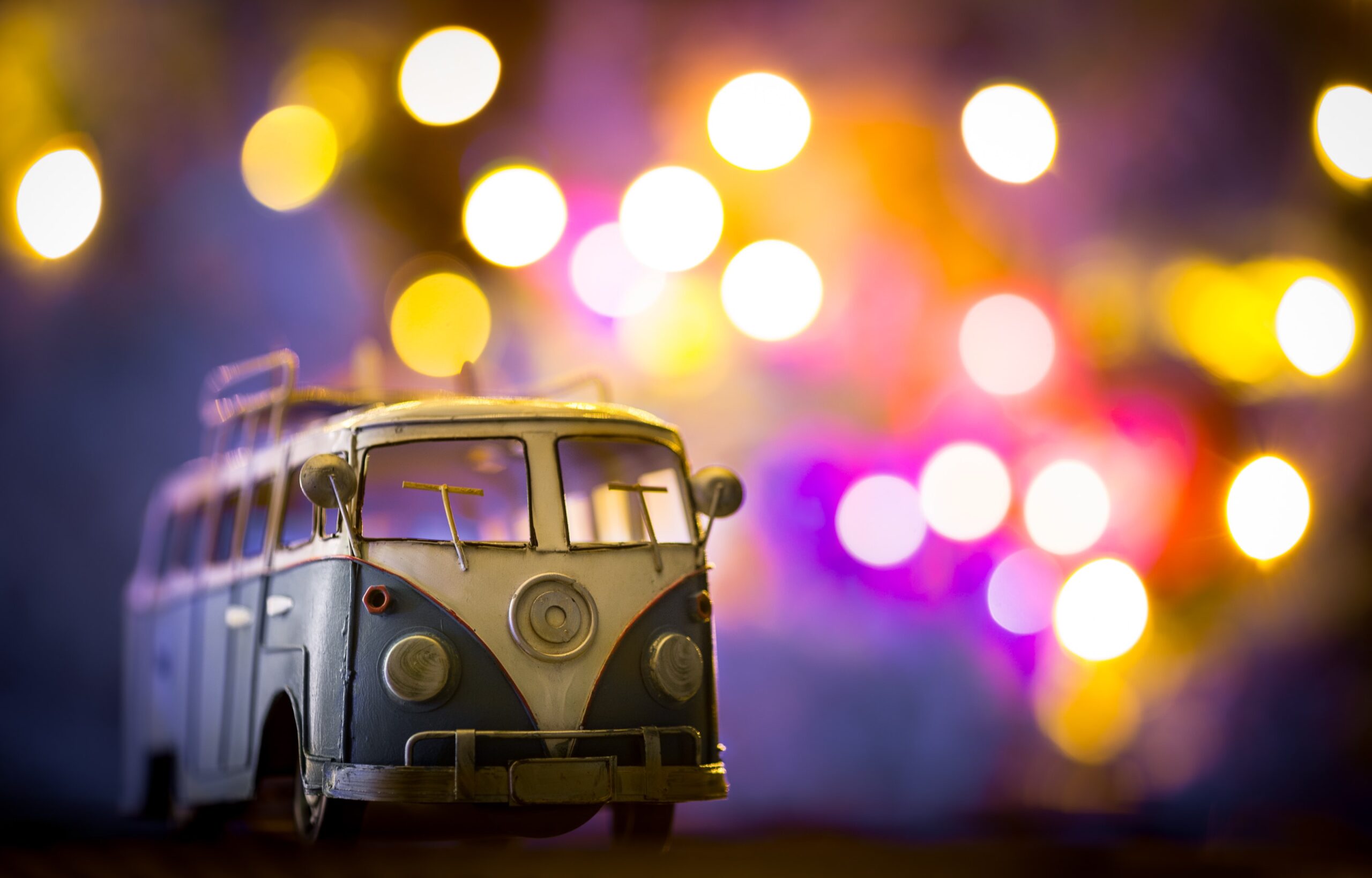 Jennifer Kemp | Clinical psychologist, author, trainer - Image of toy bus in front of sparkly lights